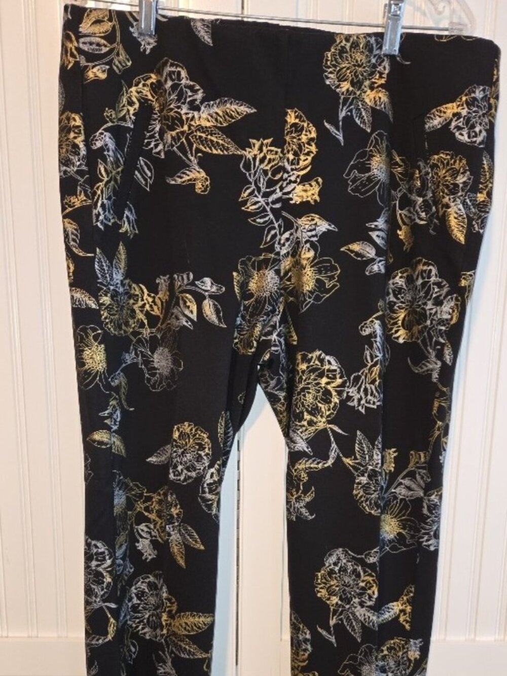 Chico's Black/Gold Floral Pants 14 - Picture 1 of 2